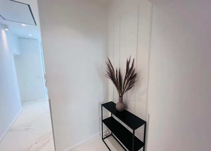 Zeus Design Schlosspark Schoenbrunn Apartment Vienna